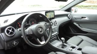 Lízing Hatchback MERCEDES A 180 2017