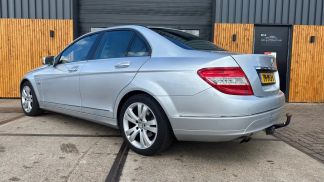 Lízing Sedan MERCEDES C 180 2011