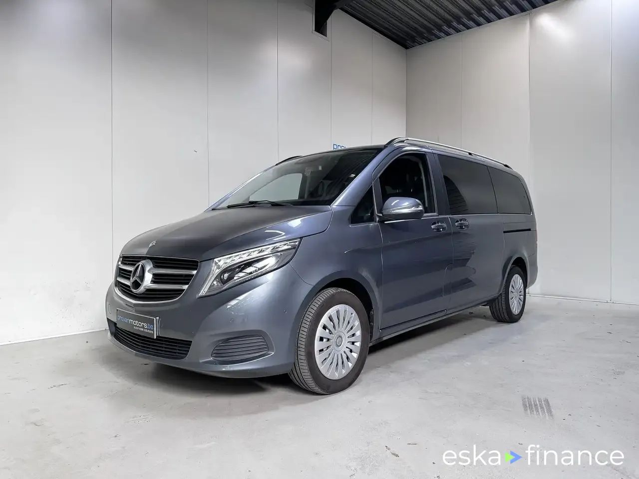 Lízing Hatchback MERCEDES V 220 2015