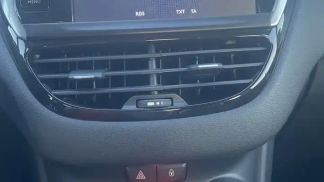 Lízing Sedan Peugeot 208 2015