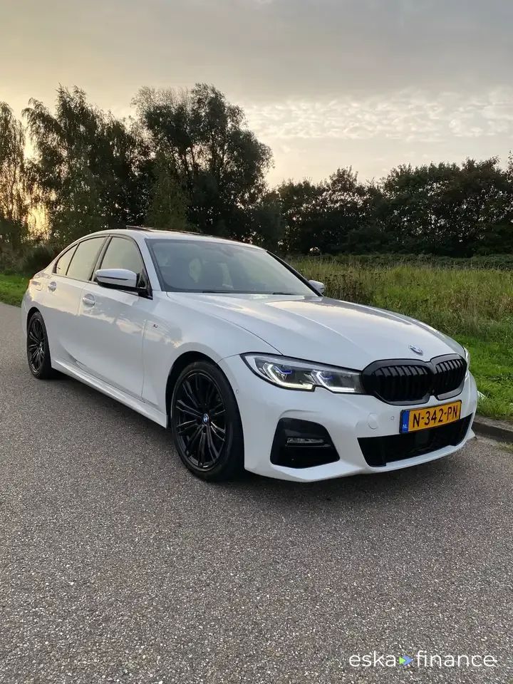 Lízing Sedan BMW 320 2018