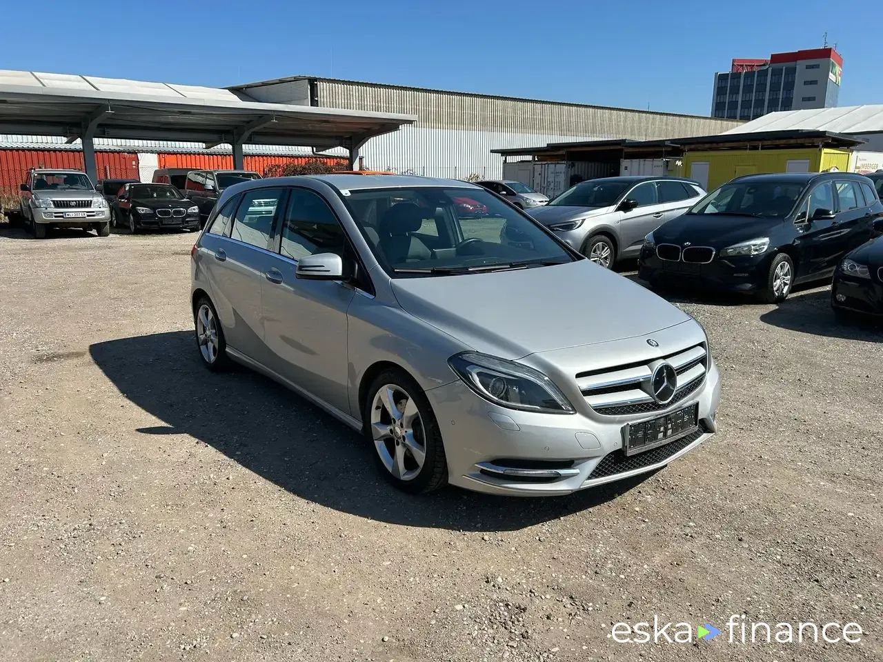 Lízing Hatchback MERCEDES B 180 2012