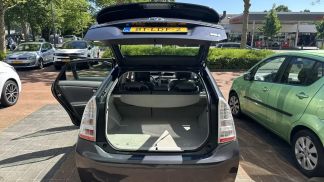 Lízing Sedan Toyota Prius 2010