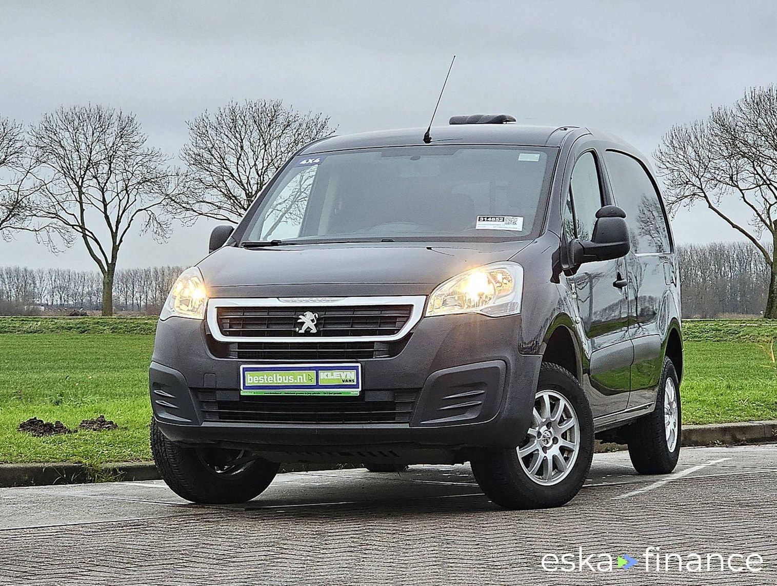 Leasing Passenger transport Peugeot PARTNER 1.6 2017