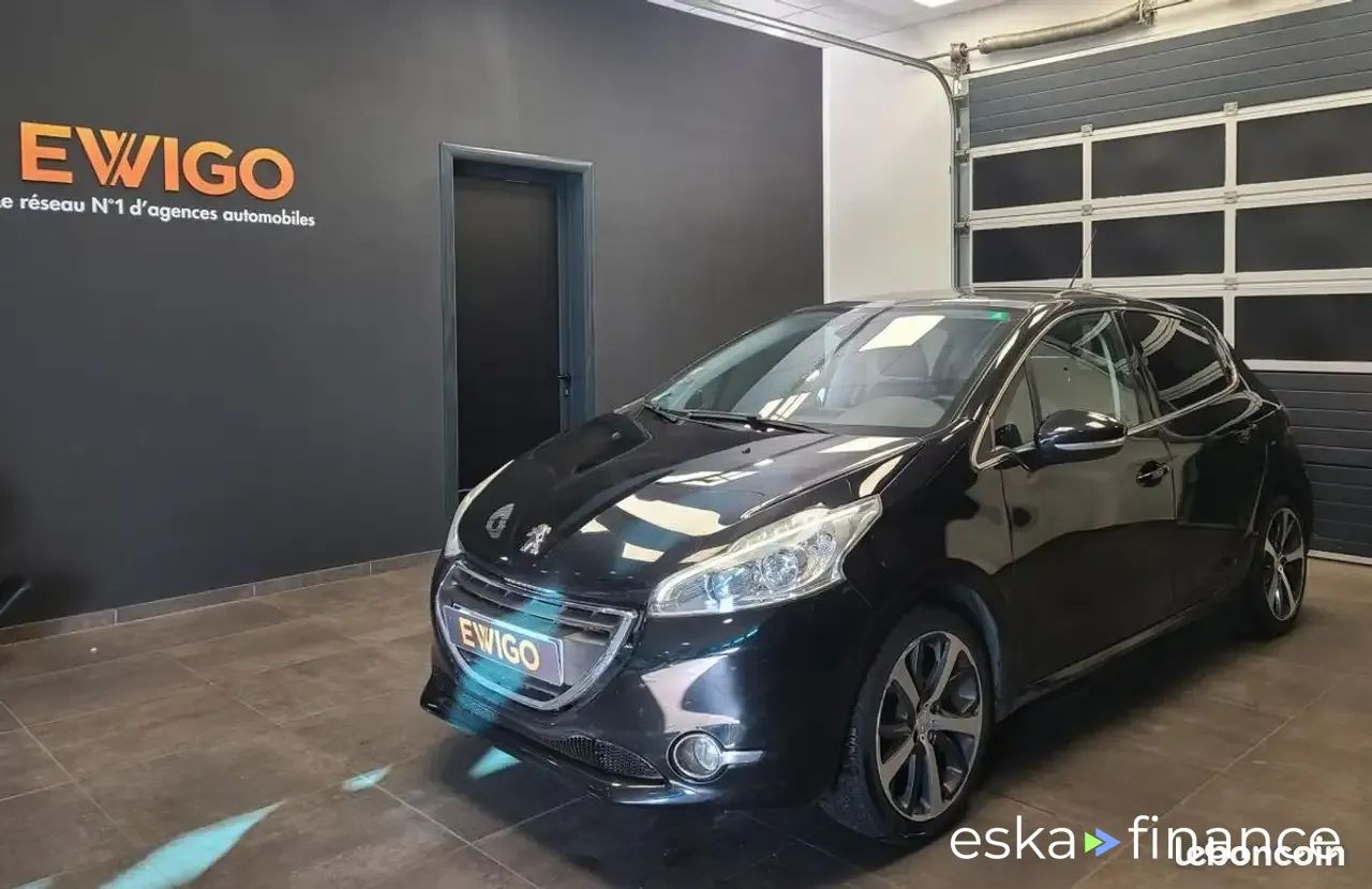 Lízing Hatchback Peugeot 208 2015