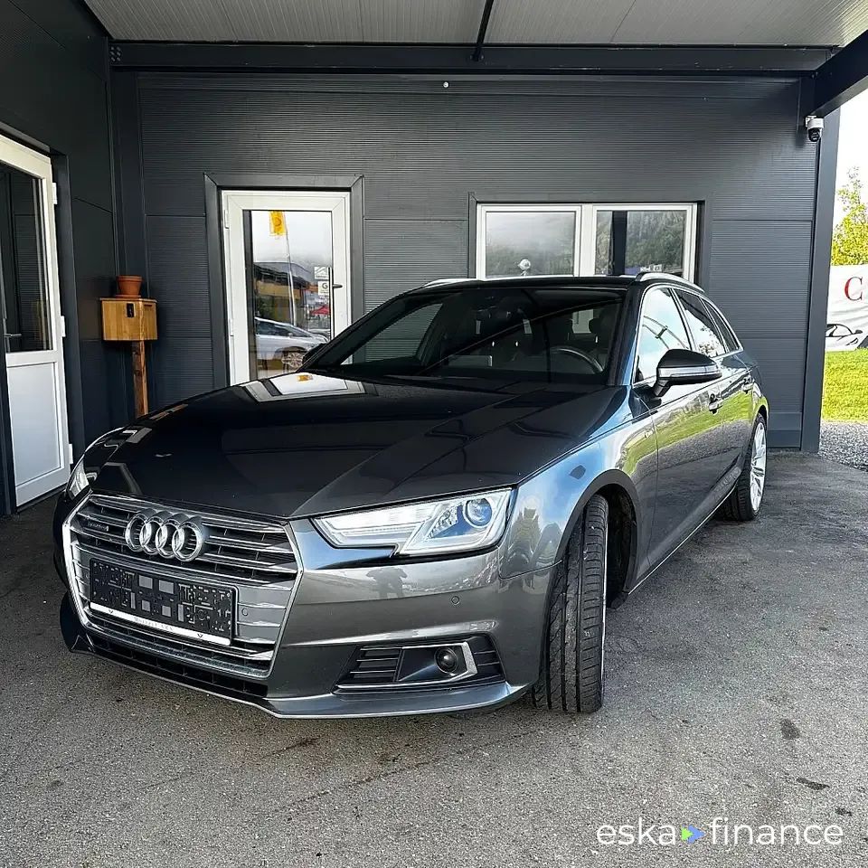 Wóz Audi A4 2016