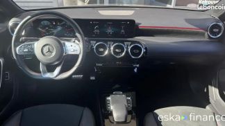 Lízing Sedan MERCEDES A 200 2020