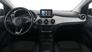 Lízing Hatchback MERCEDES B 180 2016