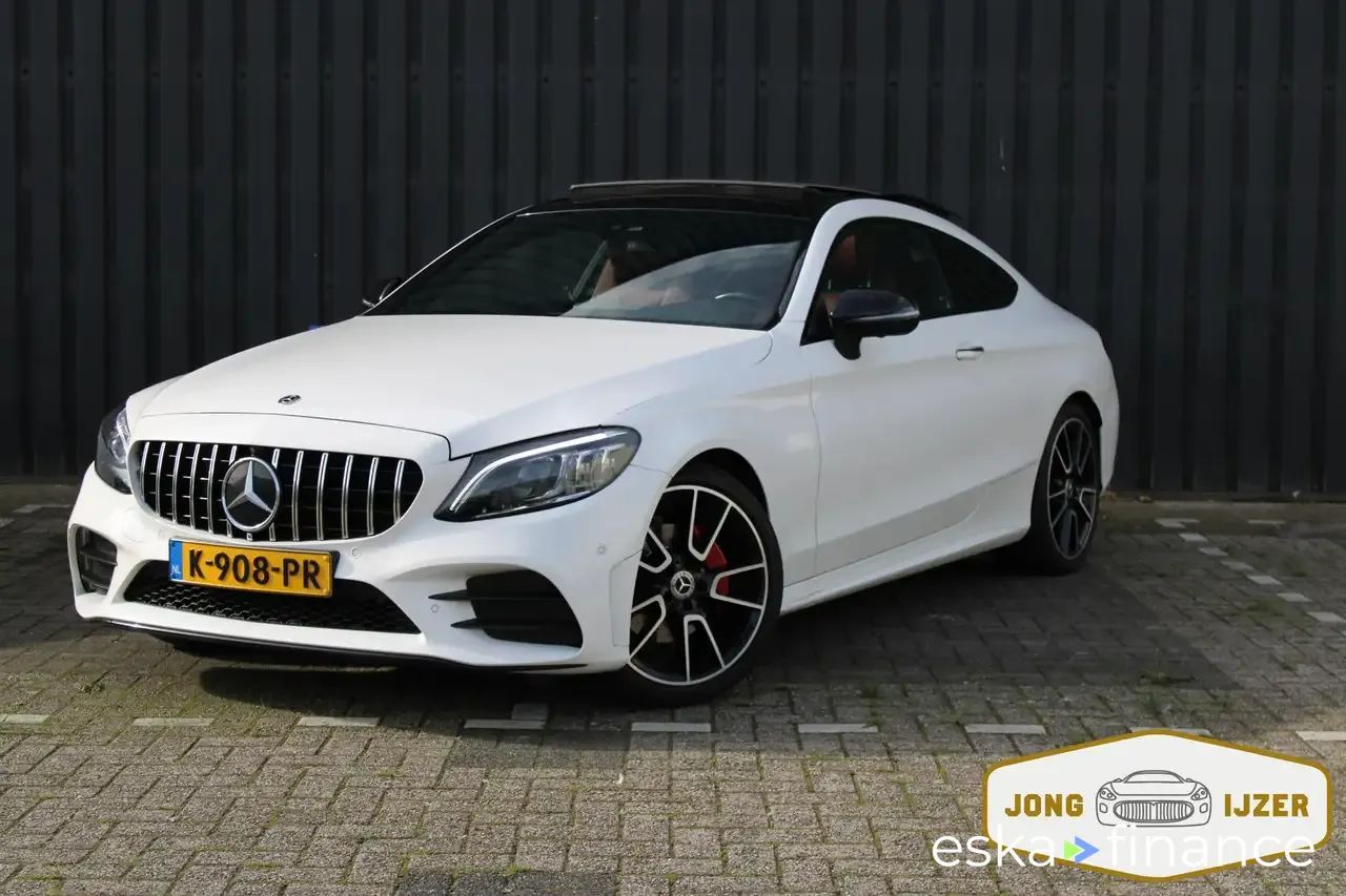 Lízing Kupé MERCEDES C 180 2021