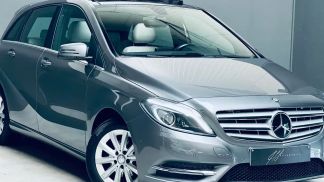 Lízing Hatchback MERCEDES B 180 2014