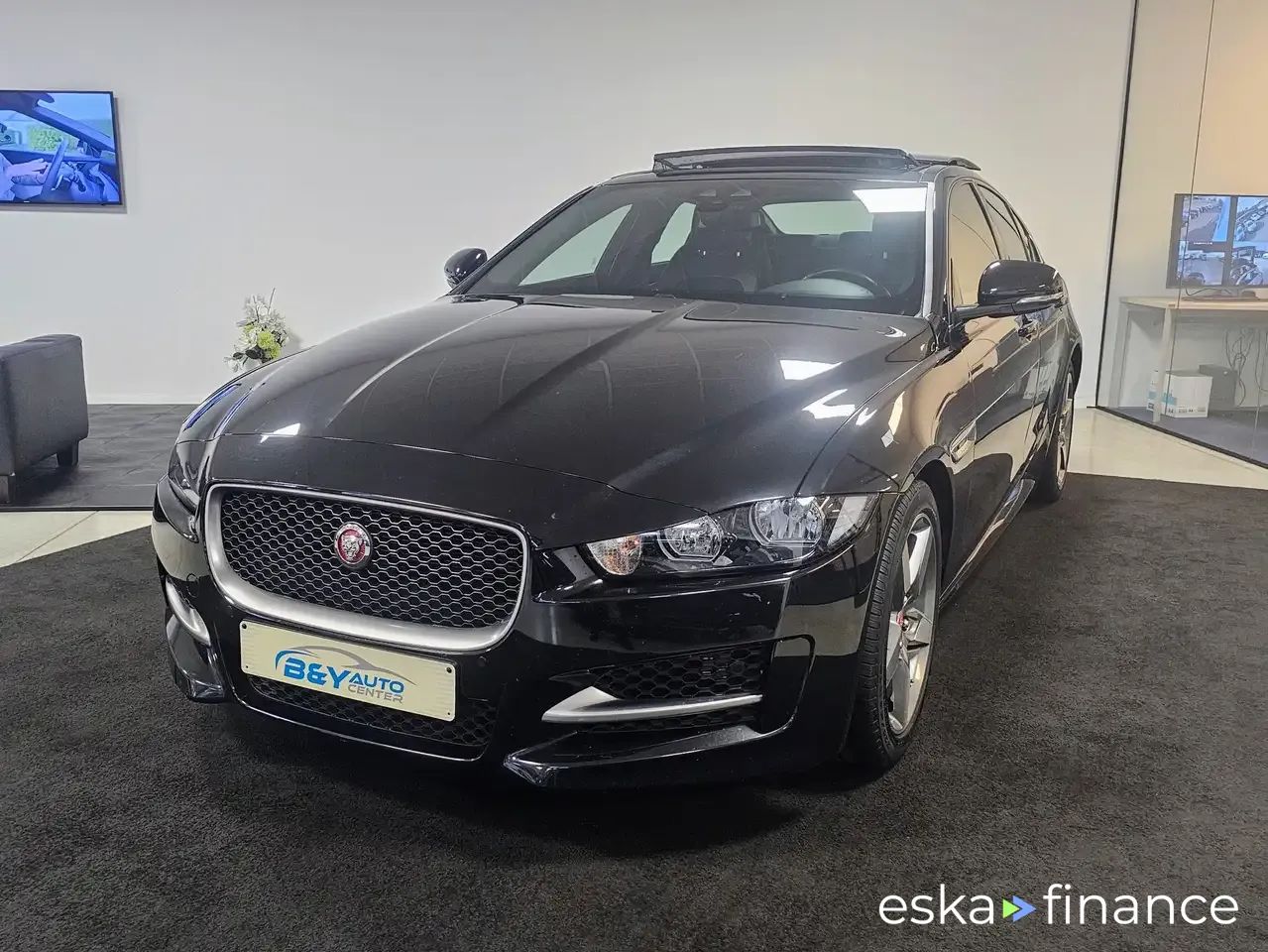 Finansowanie Sedan Jaguar XE 2018