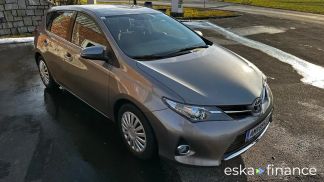 Lízing Sedan Toyota Auris 2013