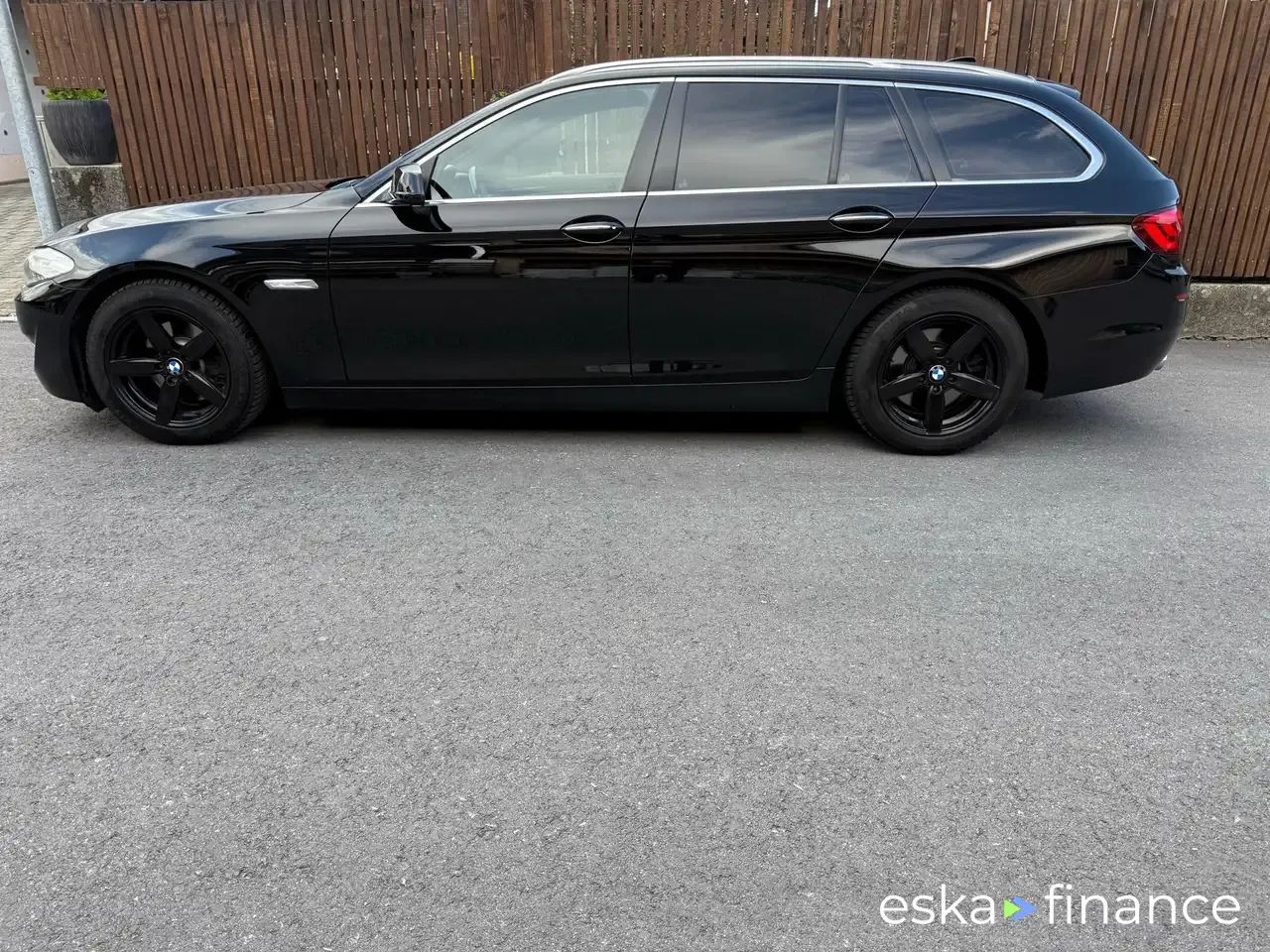Leasing Wagon BMW 520 2011