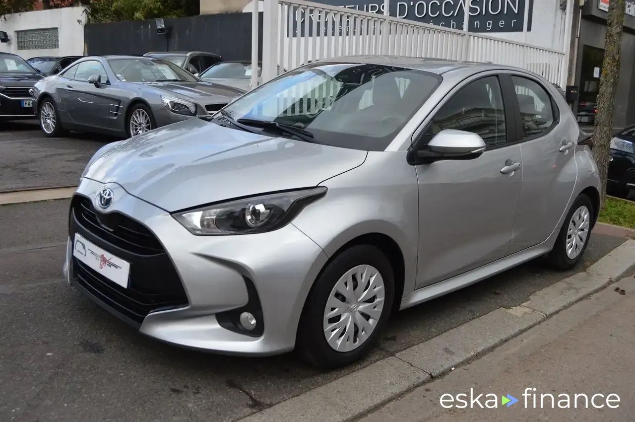 Financování Sedan Toyota Yaris 2022