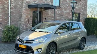 Lízing Hatchback Toyota Verso 2015
