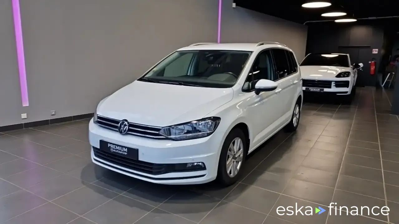 Lízing Hatchback Volkswagen Touran 2022