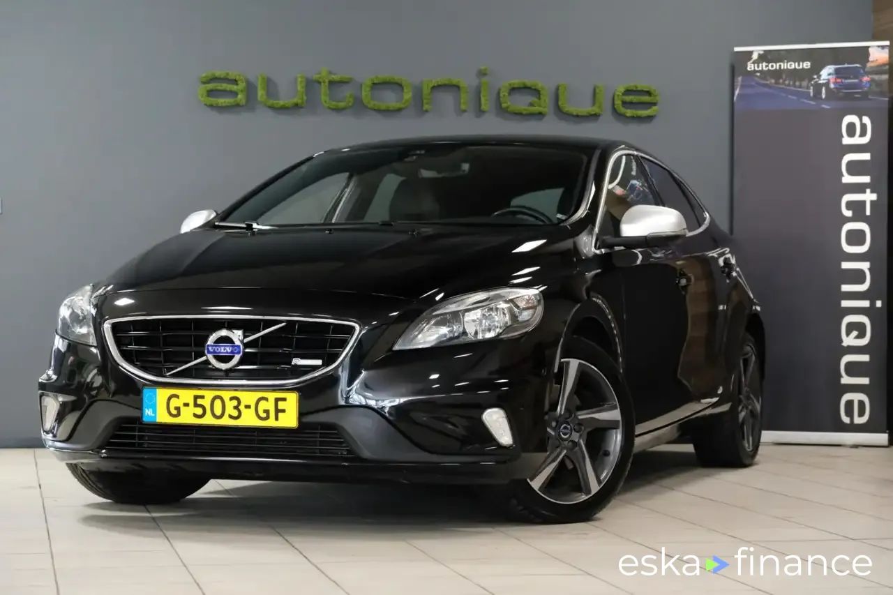 Hatchback Volvo V40 2015