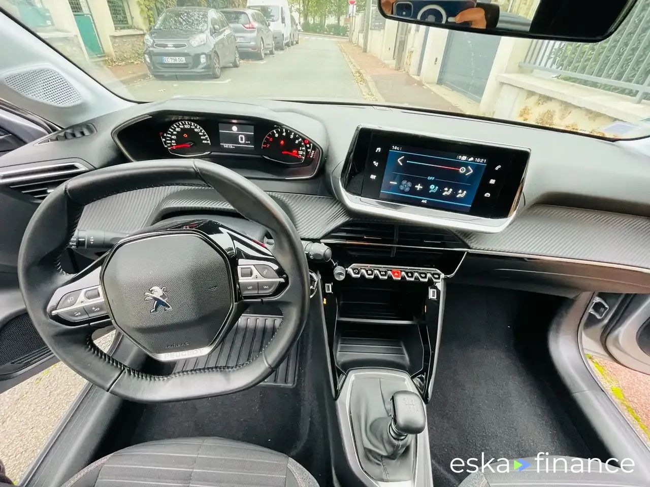 Lízing Sedan Peugeot 208 2020