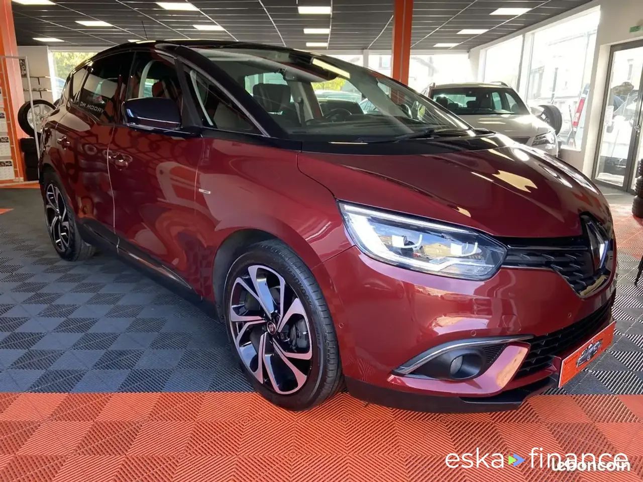 Leasing Hatchback Renault Scenic 2017