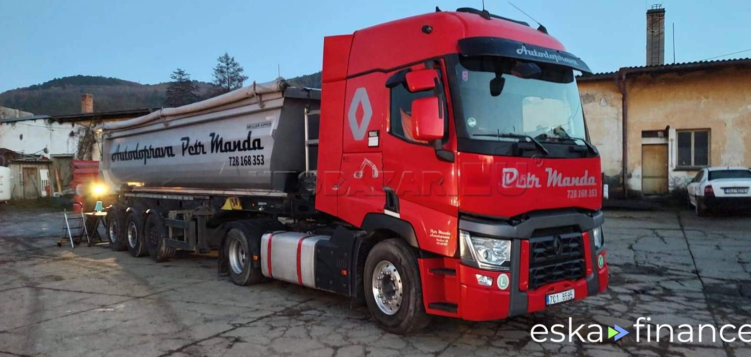 Lízing Traktor Renault T440 2015