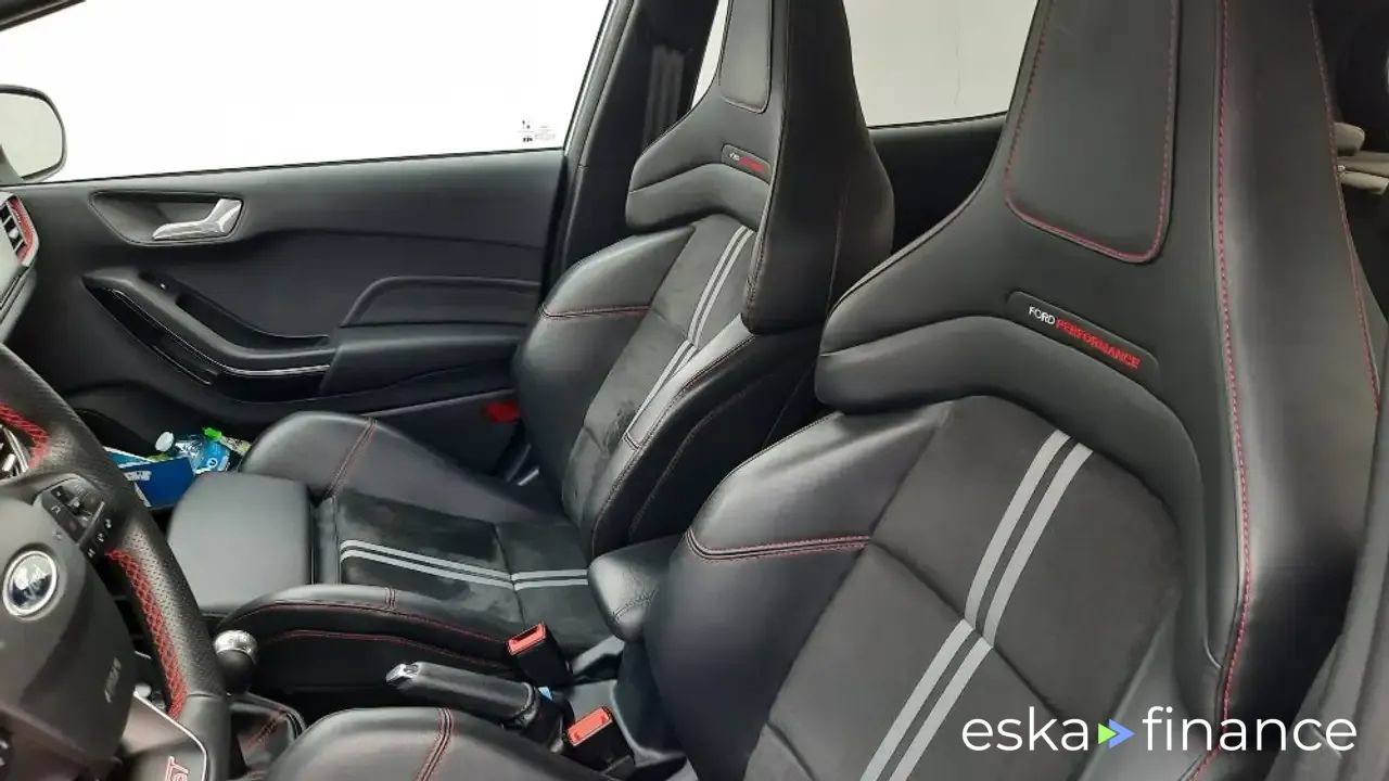 Leasing Sedan Ford Fiesta 2023
