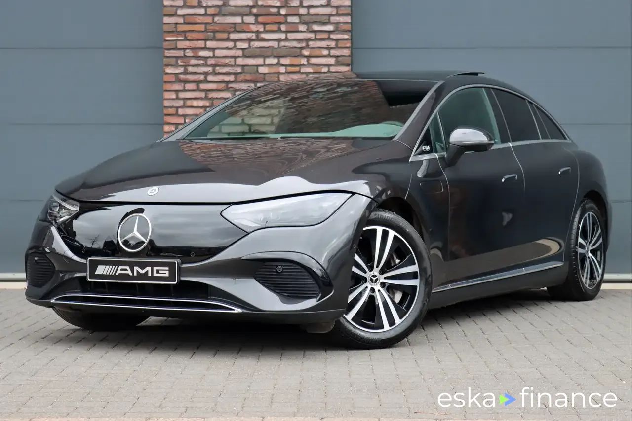 Lízing Sedan MERCEDES EQE 300 2023