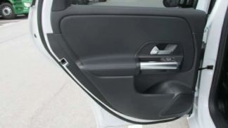 Lízing Sedan MERCEDES B 180 2023