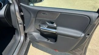 Lízing Hatchback MERCEDES B 180 2023