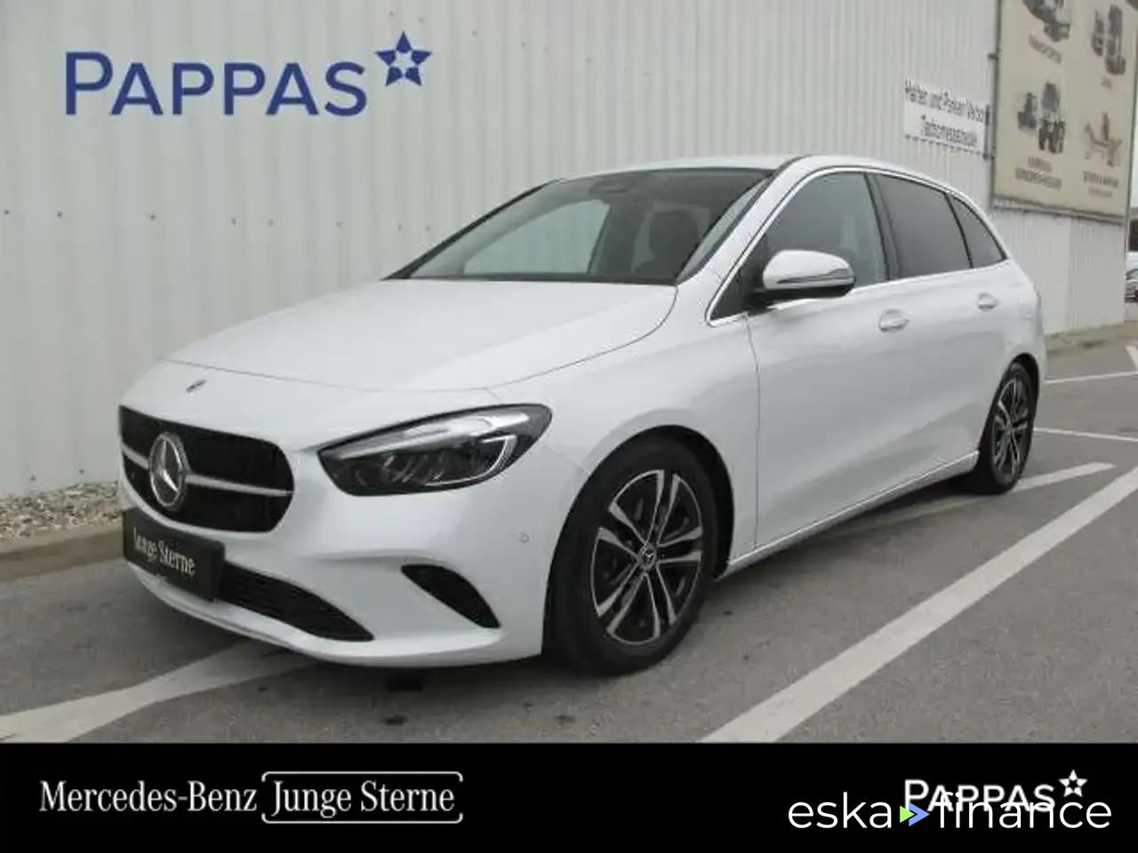 Lízing Sedan MERCEDES B 180 2023