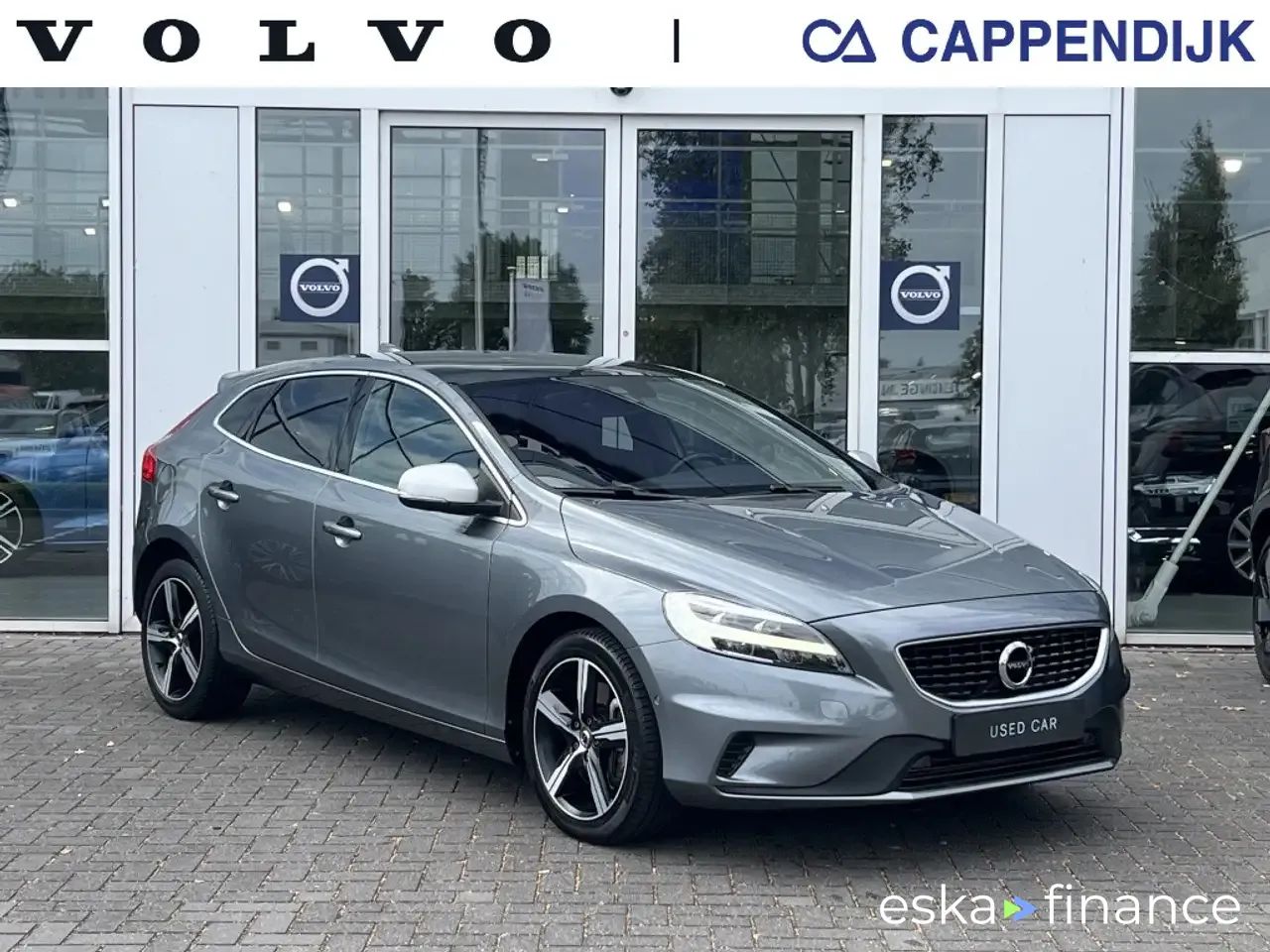 Hatchback Volvo V40 2020