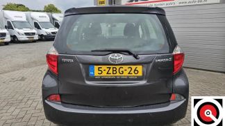 Lízing Hatchback Toyota Verso-S 2013