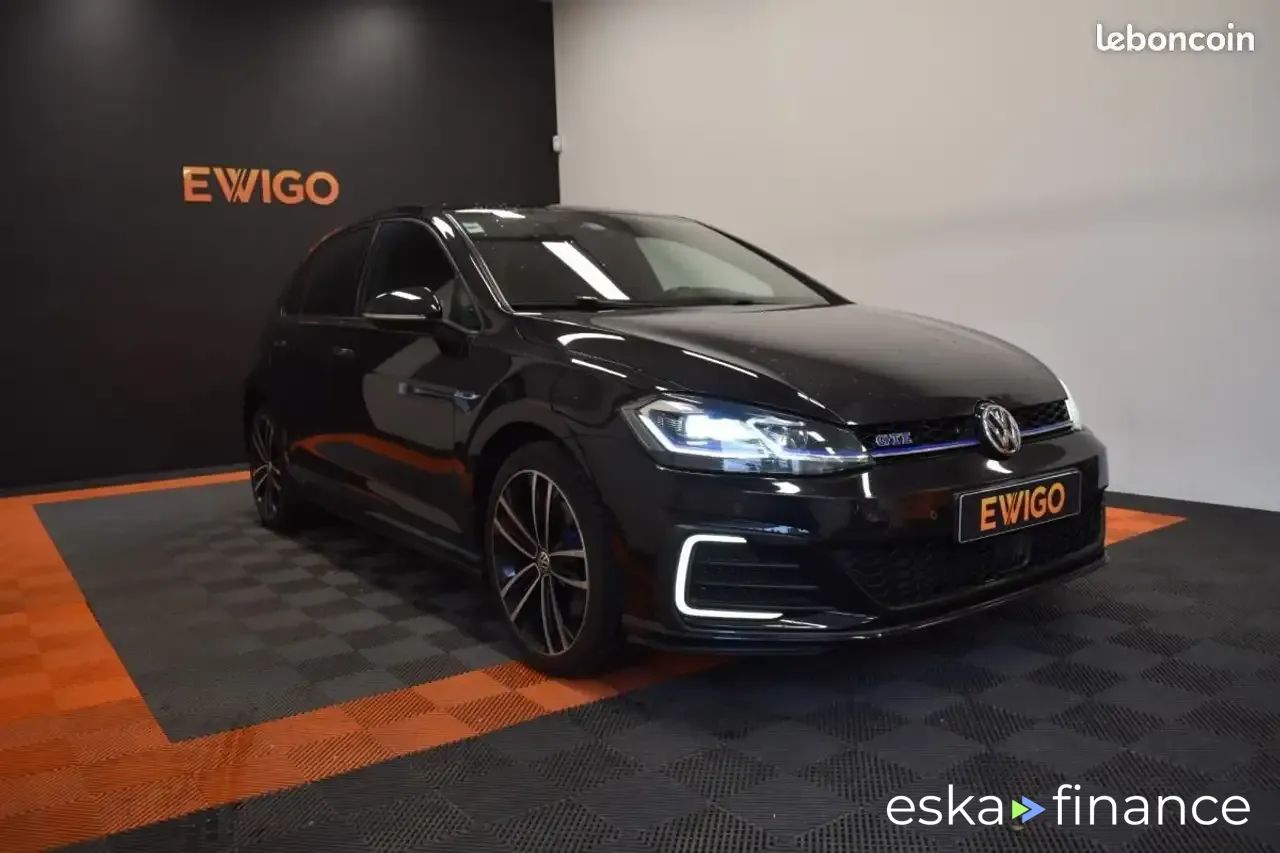 Lízing Sedan Volkswagen Golf 2017