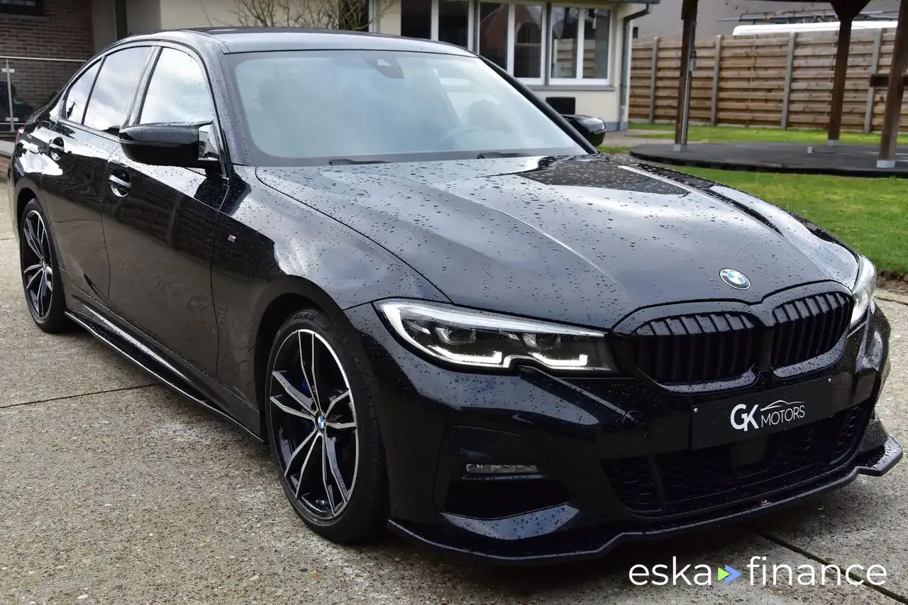 Lízing Sedan BMW 330 2019