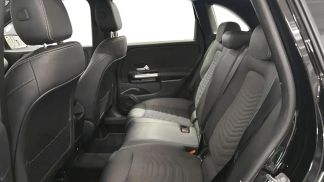 Lízing Hatchback MERCEDES B 180 2023