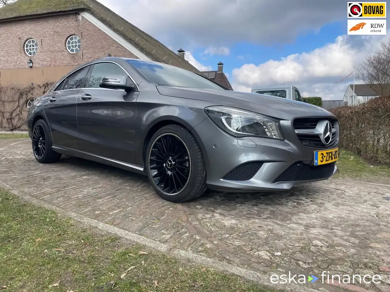 Lízing Sedan MERCEDES CLA 180 2015