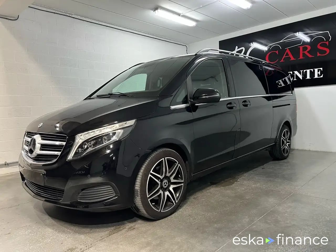 Financování Hatchback MERCEDES V 250 2018