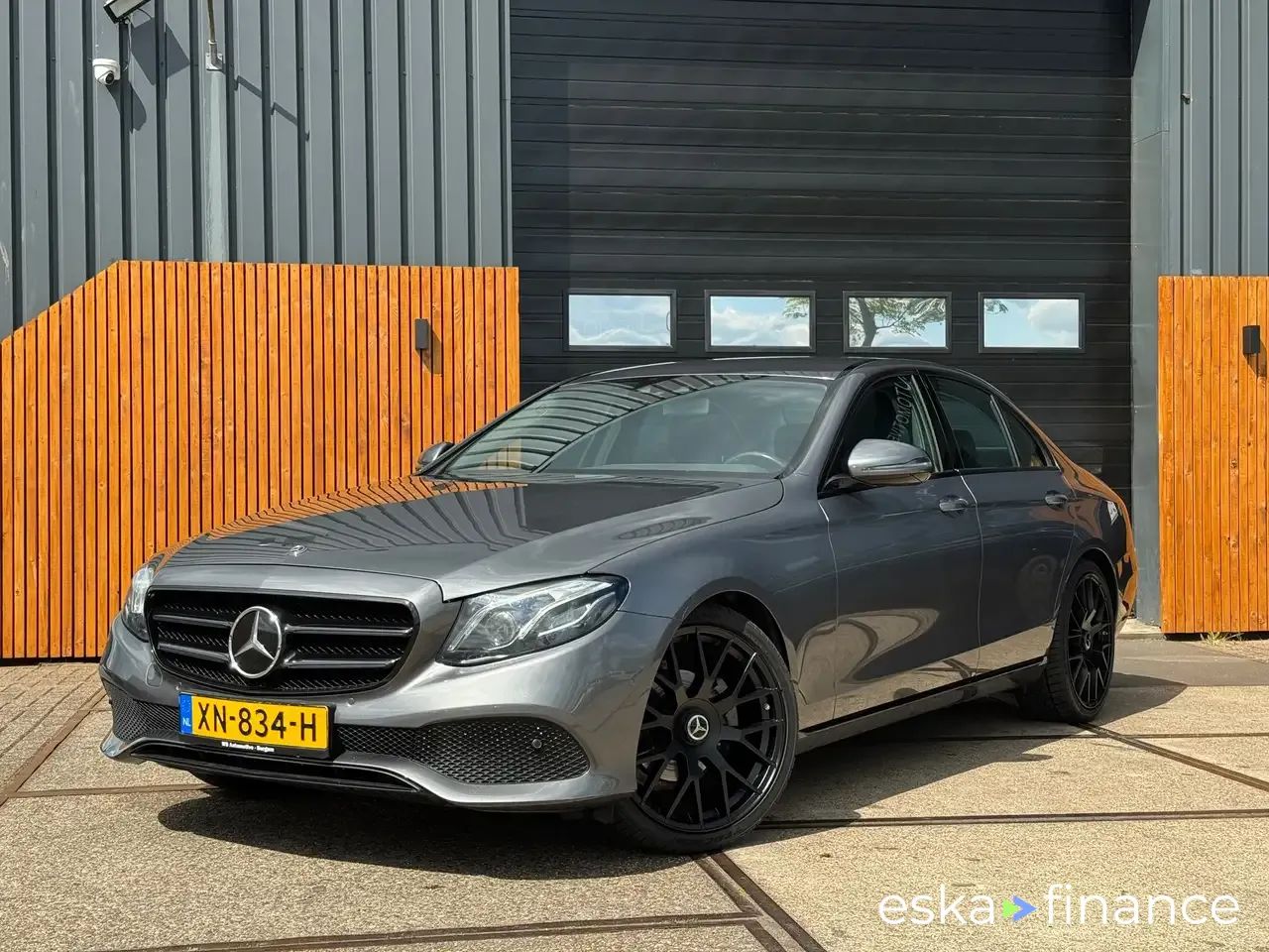Lízing Sedan MERCEDES E 200 2017