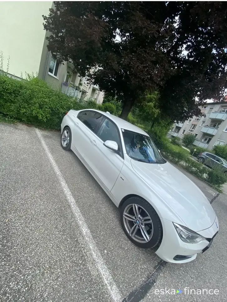 Lízing Sedan BMW 318 2014