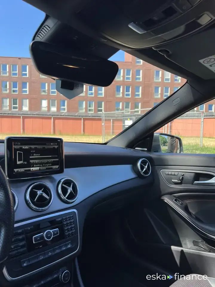Lízing Sedan MERCEDES CLA 220 2014