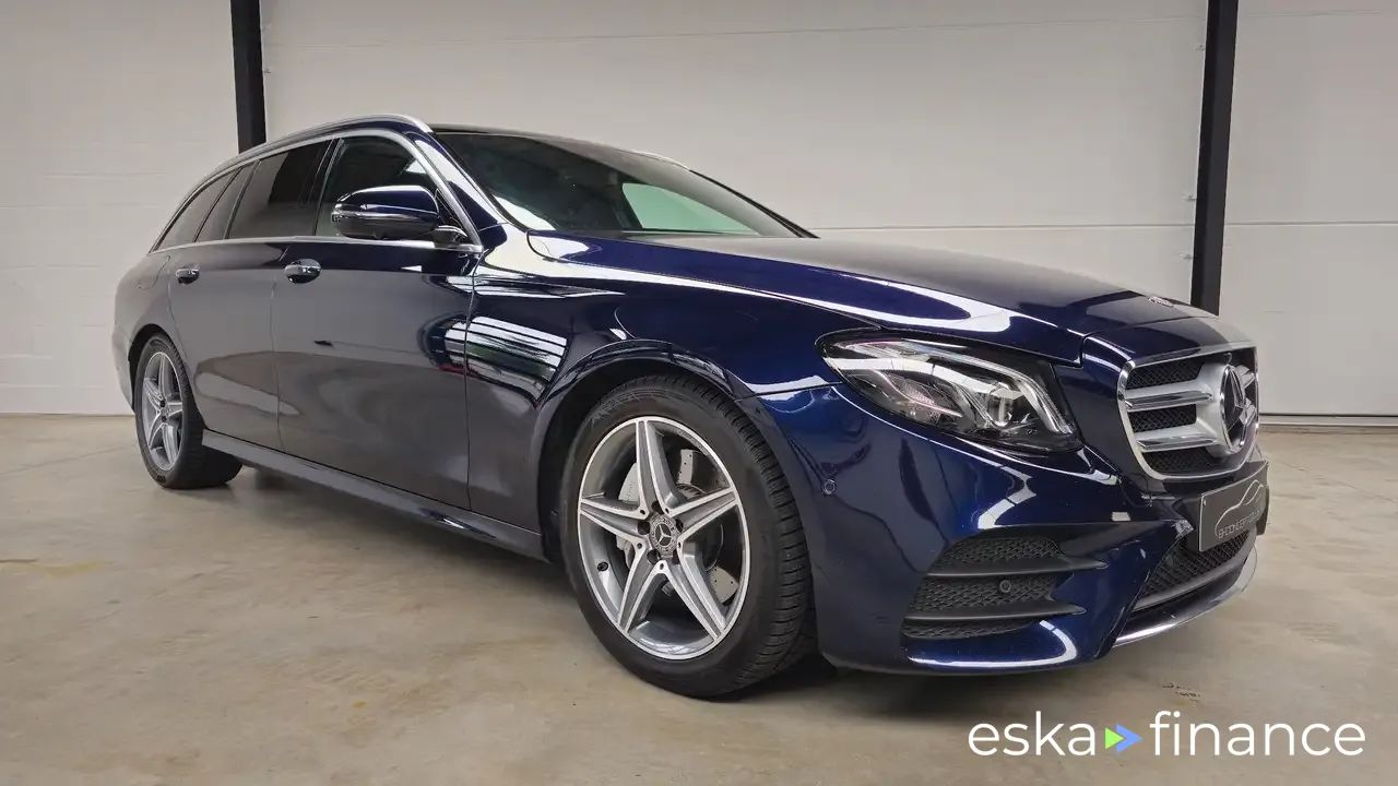 Lízing Kombi MERCEDES E 200 2019