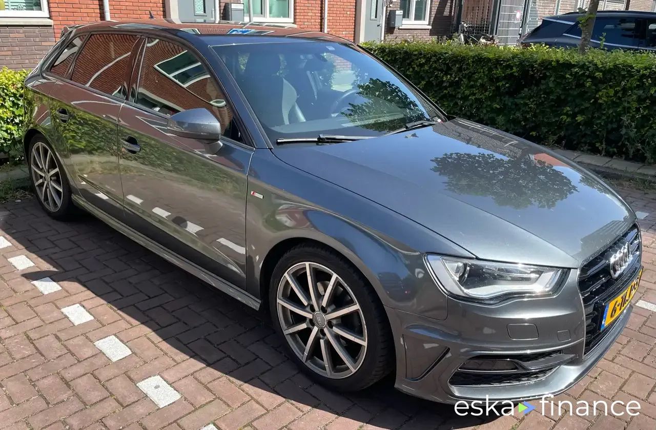 Hatchback Audi A3 2014