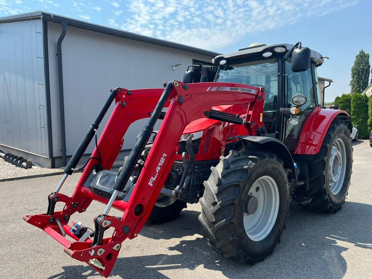 Finansowanie Ciągnik Massey Ferguson 5713SL 2017