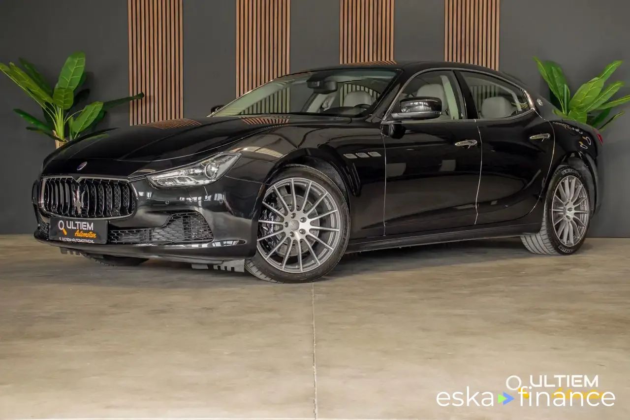 Leasing Sedan Maserati Ghibli 2015