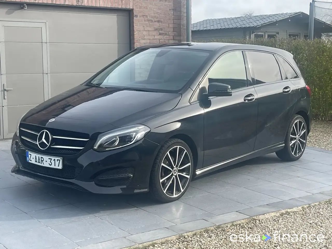 Lízing Hatchback MERCEDES B 180 2018
