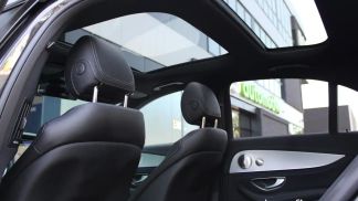 Lízing Sedan MERCEDES E 300 2023