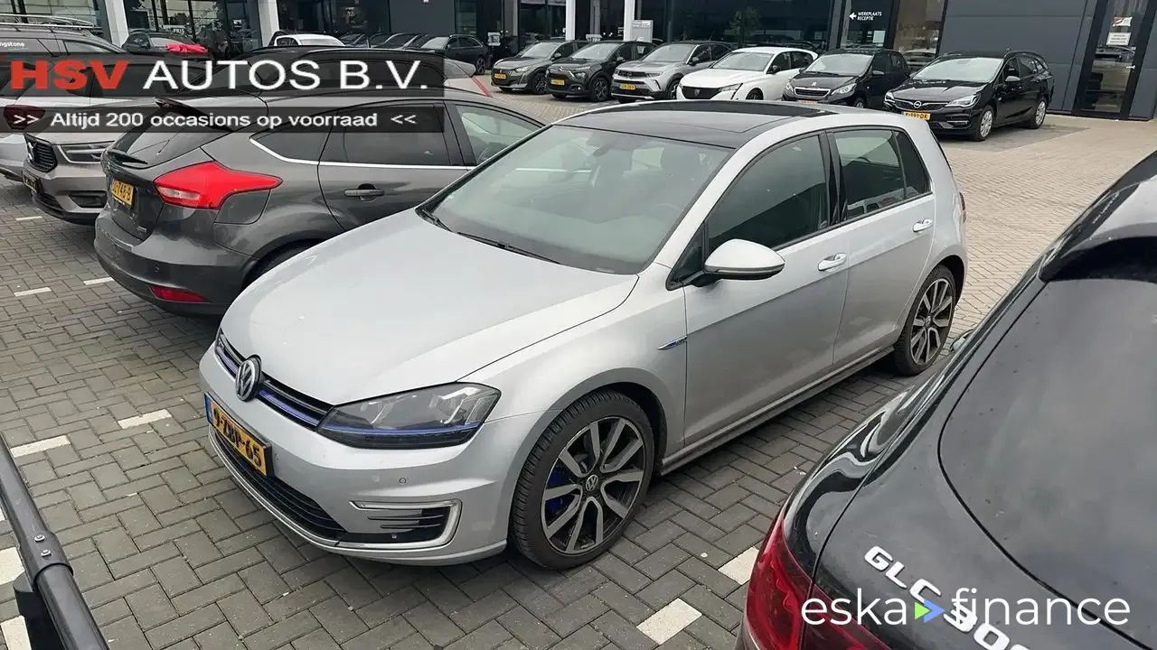 Financování Hatchback Volkswagen GOLF GTE 2014