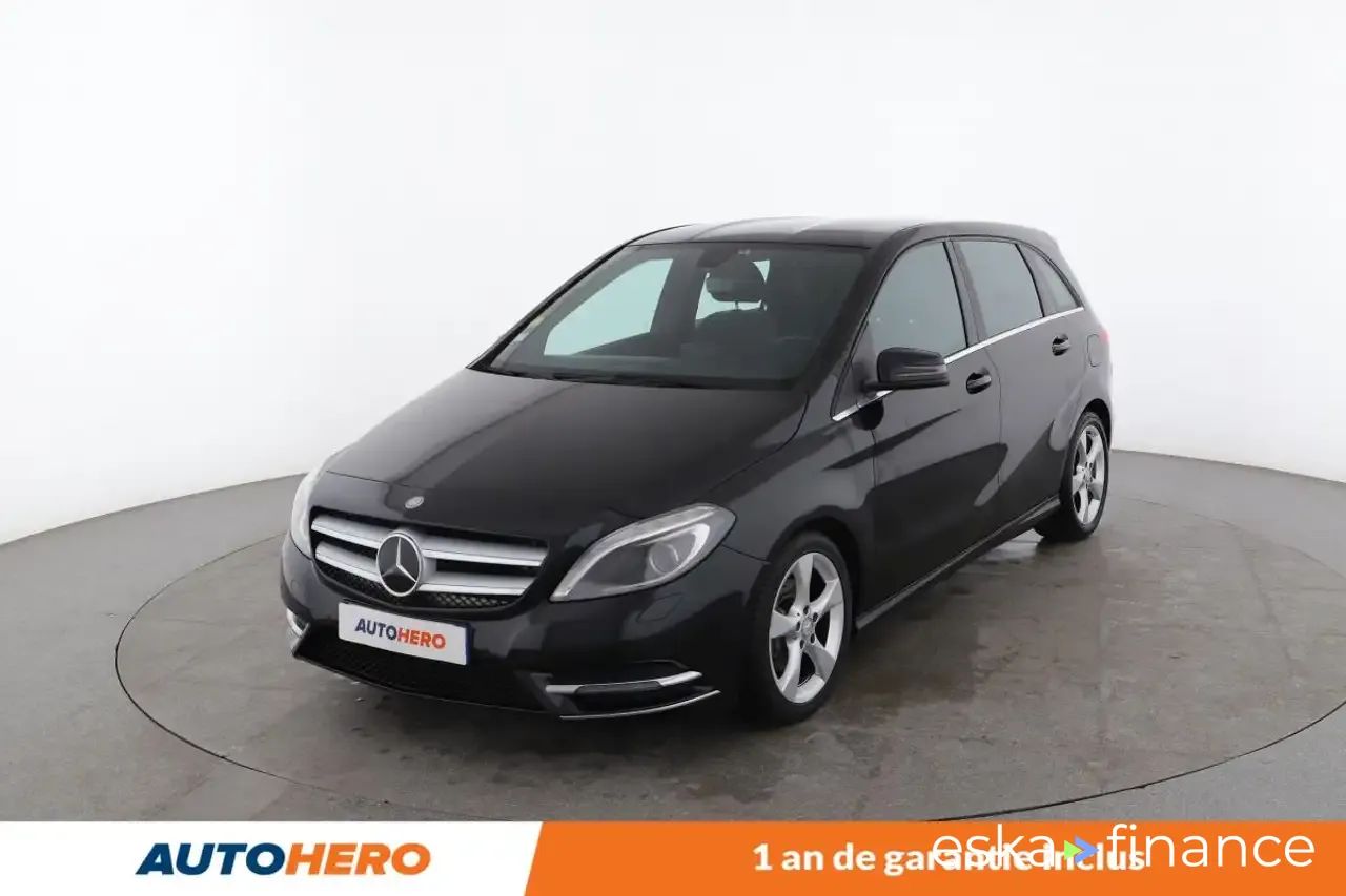 Lízing Hatchback MERCEDES B 200 2014