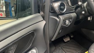 Lízing Hatchback MERCEDES V 220 2023