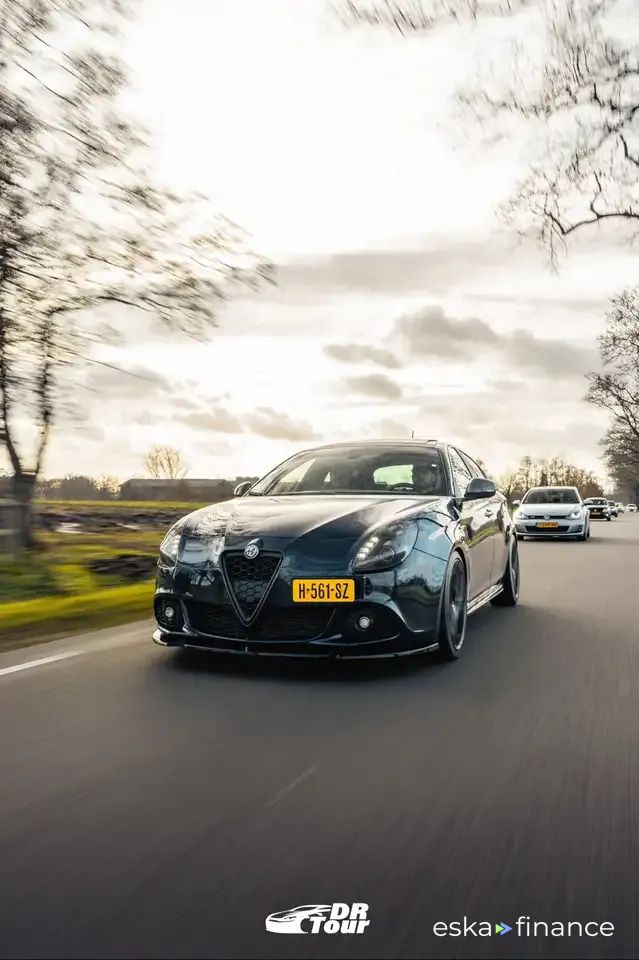 Leasing Hatchback Alfa Romeo Giulietta 2012