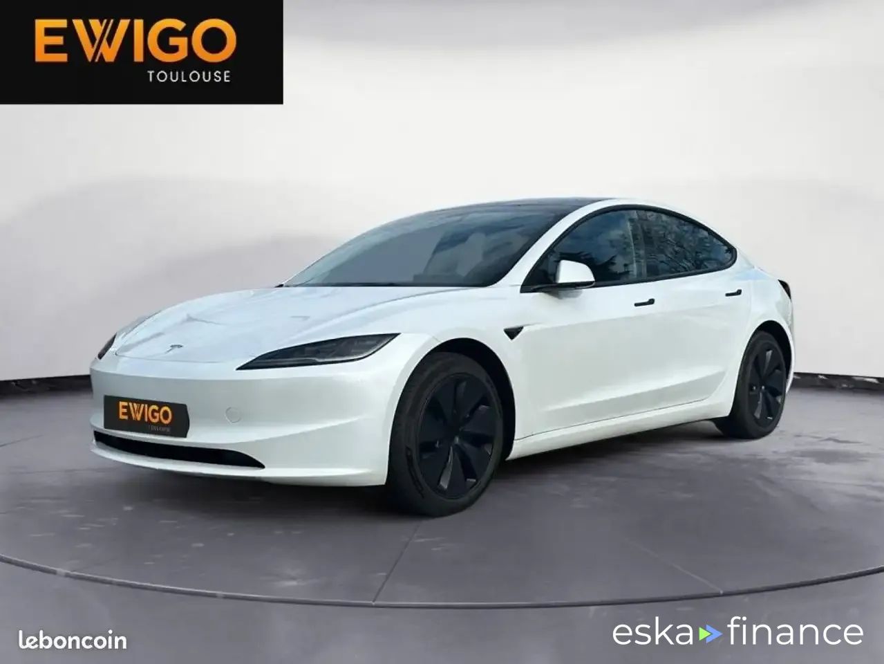 Lízing Sedan Tesla Model 3 2024